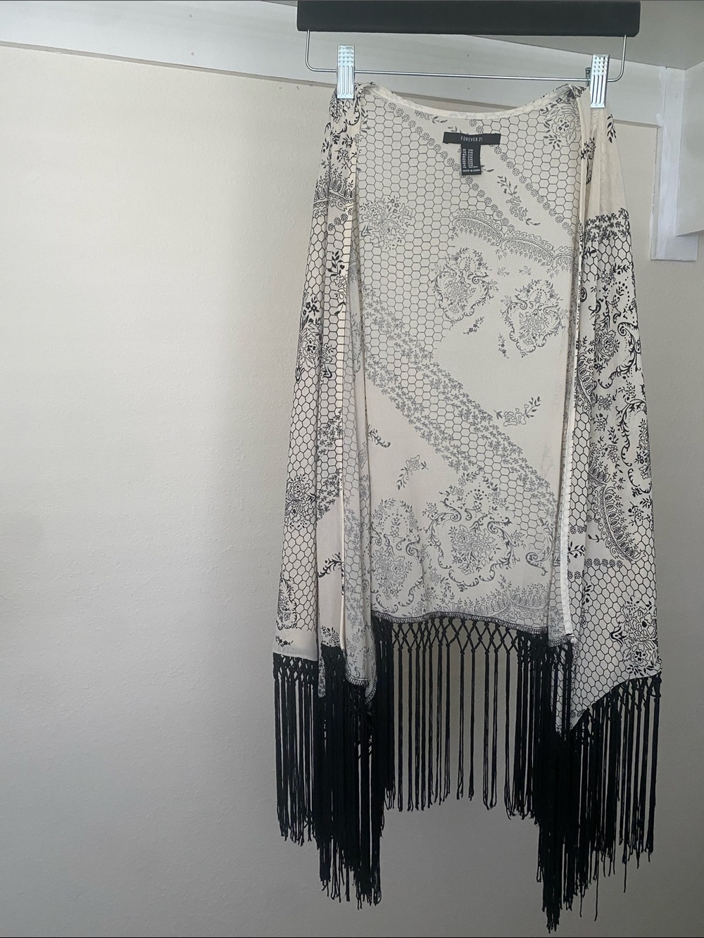 Forever 21 Black & Cream Fringe Kimono Wrap. Size S.